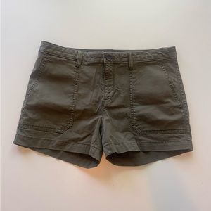 NWT Banana Republic City Chino Shorts - Green - Size 6